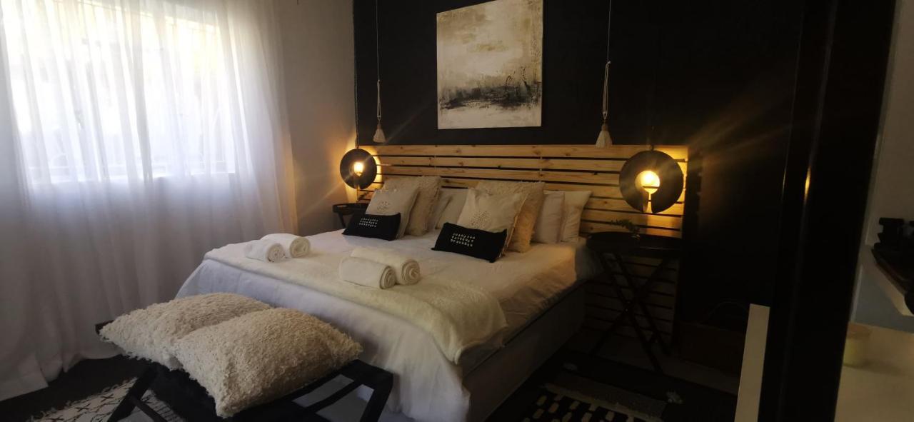 Exquisite Private Luxury Suite With King Bed At Bokmakierie Villas Windhoek Exterior foto